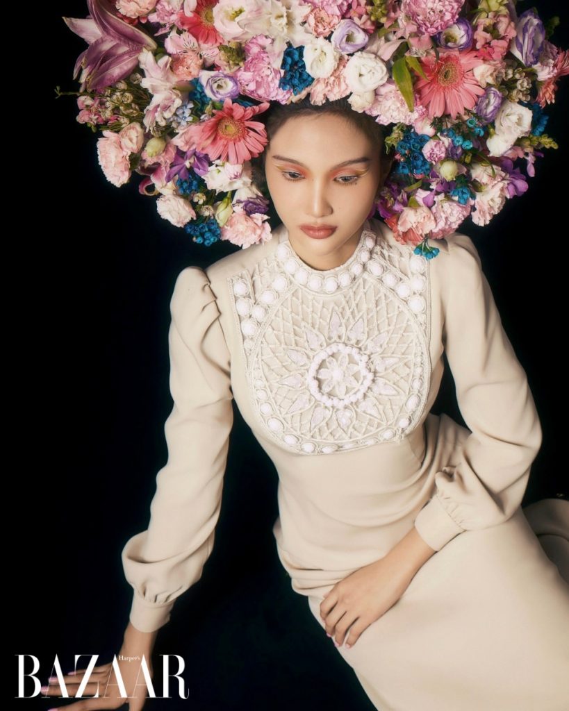 Bùi Tường Vân mặc cổ phục Việt bắt trend cài trâm hoa | Harper's Bazaar ...