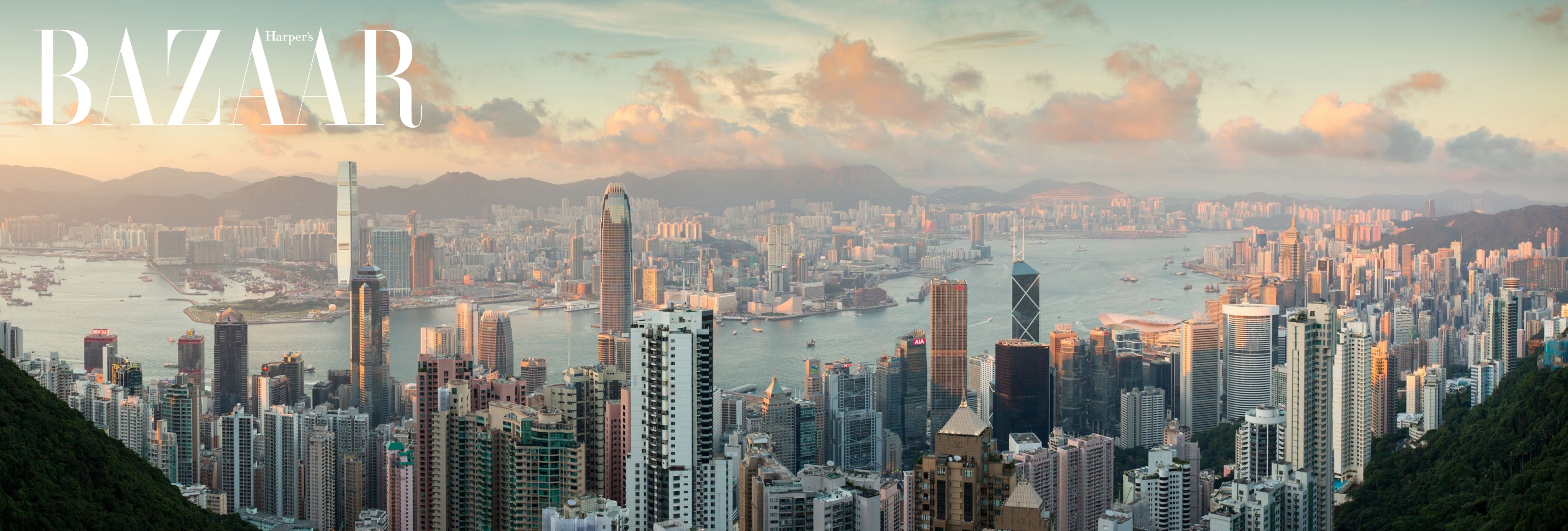 Một Hồng Kông ngoạn mục nhìn từ đỉnh núi Thái Bình. 