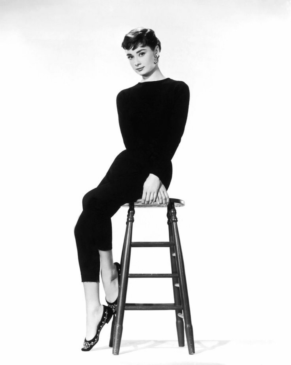 Đôi giày bellat gắn liền với huyền thoại màn bạc Audrey Hepburn. 