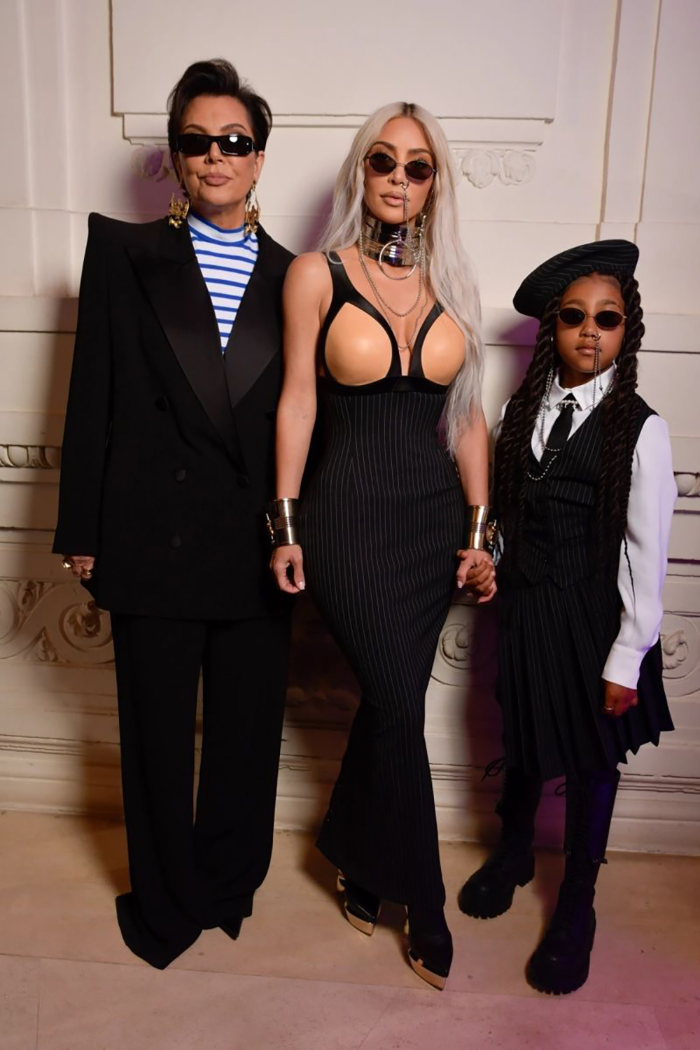 Từ trái qua phải: Kris Jenner, Kim Kardashian, North West tham dự show Jean Paul Gaultier Thu Đông 2022 Haute Couture. Ảnh: Getty Images