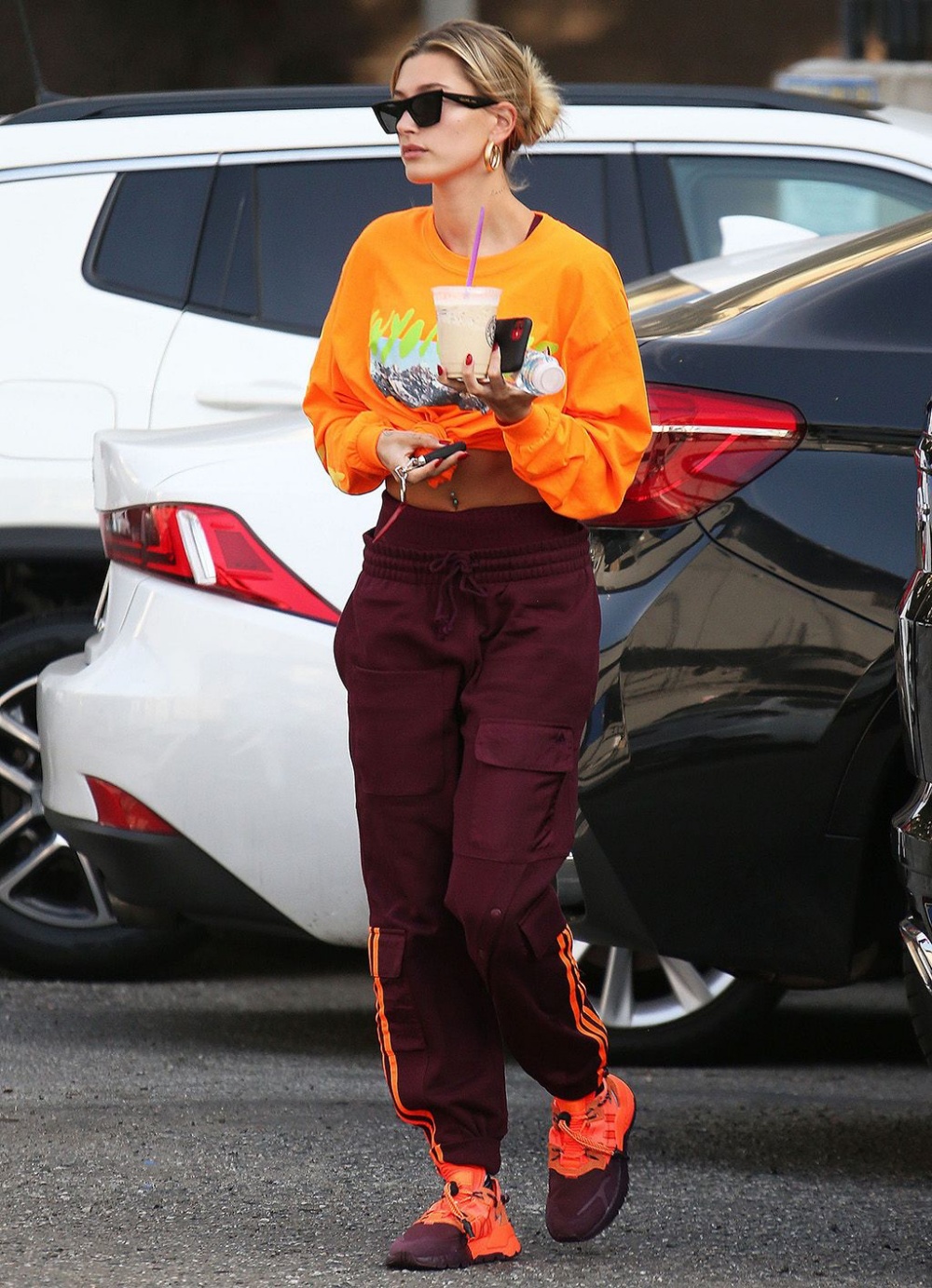 Hailey Bieber biến Athleisure thành trang phục dạo phố. Ảnh: Shutterstock 