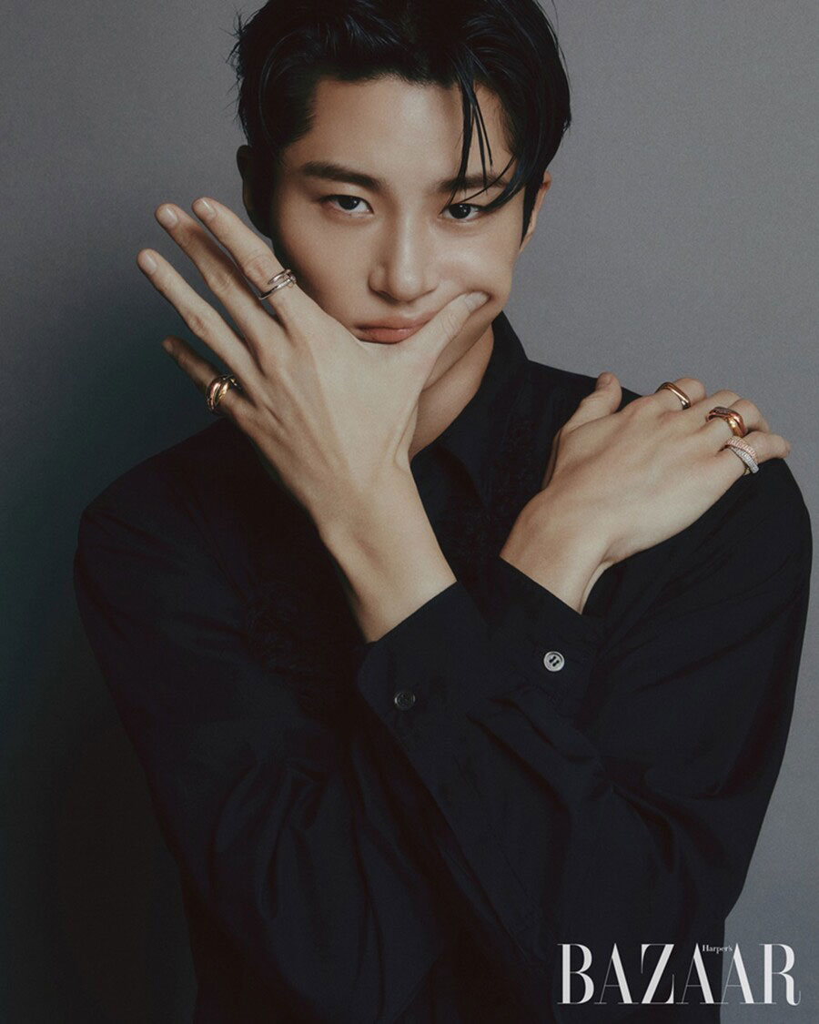 Byeon Woo Seok trên tạp chí Harper's Bazaar Hàn Quốc, trong các mẫu trang sức Cartier Trinity