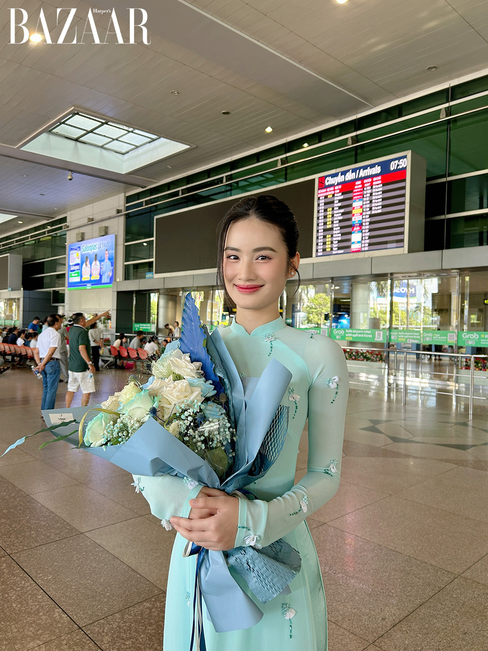Hoa hậu Ý Nhi ra sân bay đón chủ tịch Miss World