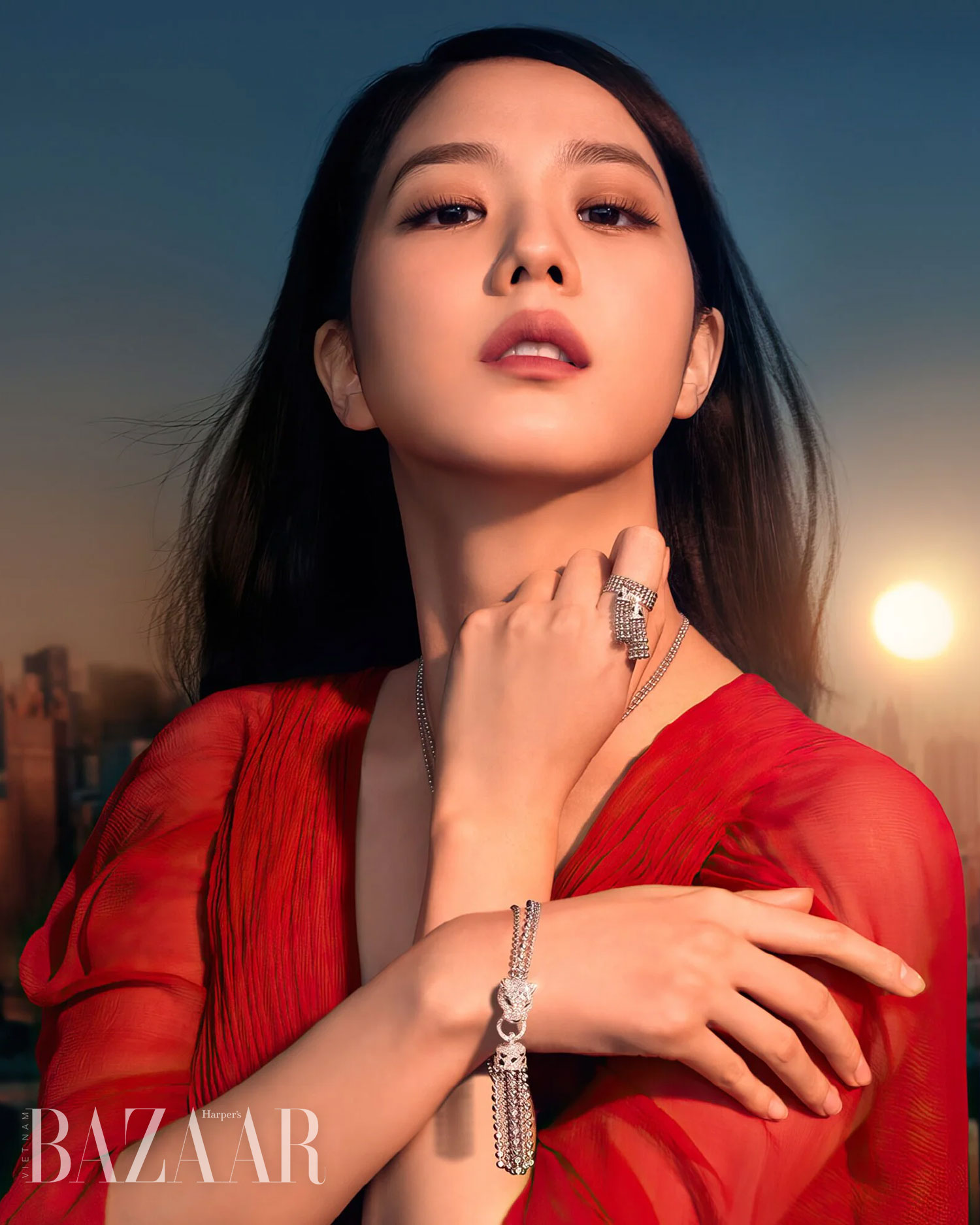 Jisoo mặc haute couture Dior trong quảng cáo tuyên ngôn danh phận đại sứ toàn cầu Cartier