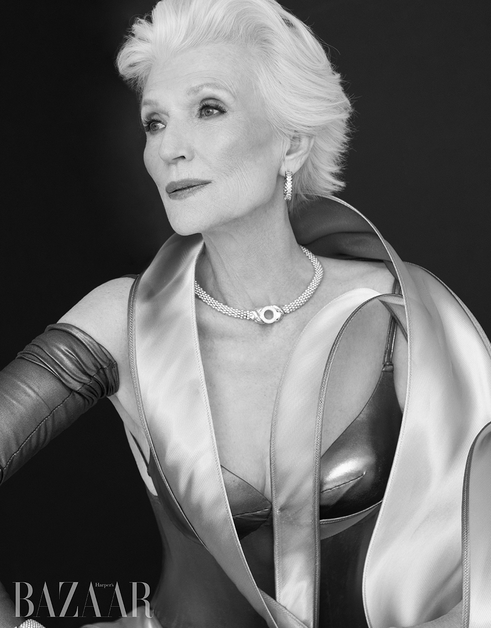 Tiến sĩ Maye Musk, mẹ của tỷ phú Elon Musk | Harper's Bazaar Việt Nam 4