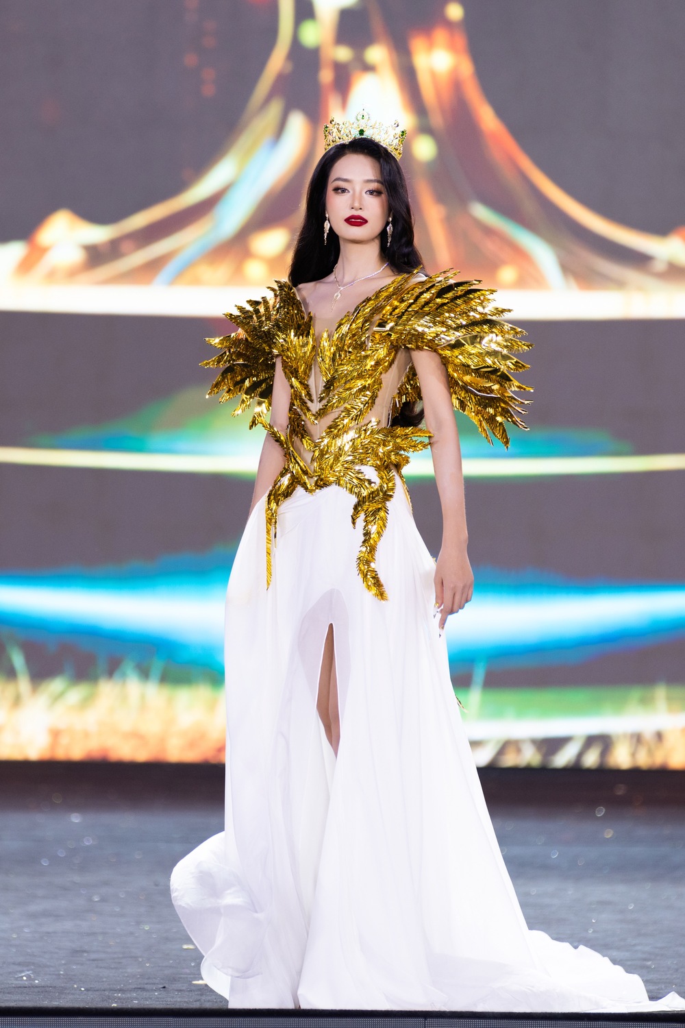 a-hau-bui-khanh-linh-final-walk-miss-grand-vietnam-2024