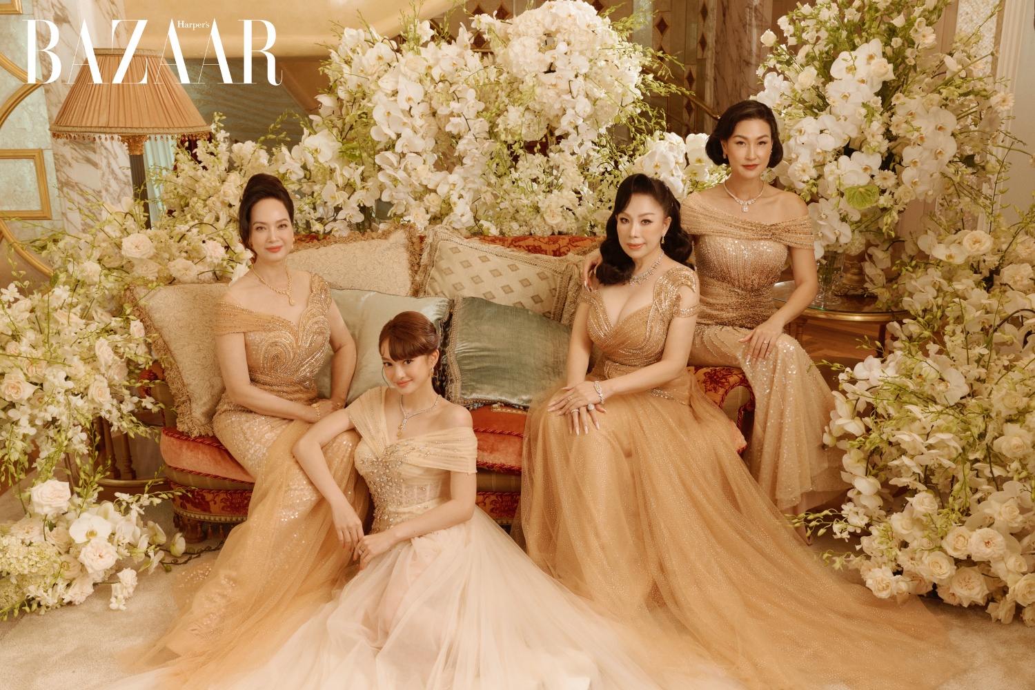 Từ trái sang: NSND Lê Khanh. diễn viên Kaity Nguyễn, NTK Linh San, diễn viên Kathy Uyên. BST Isabelle, Linh San Couture 