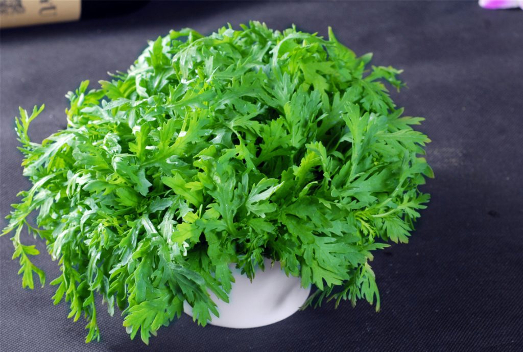 Rau cải cúc kỵ với gì? 3 đối tượng kỵ cần biết | Harper's Bazaar Việt Nam