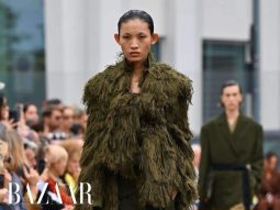 Quán quân The Face Huỳnh Tú Anh trình diễn Milan Fashion Week Xuân Hè 2025