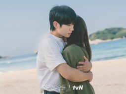 Kịch bản Love Next Door liên tục bị so sánh với Queen of Tears