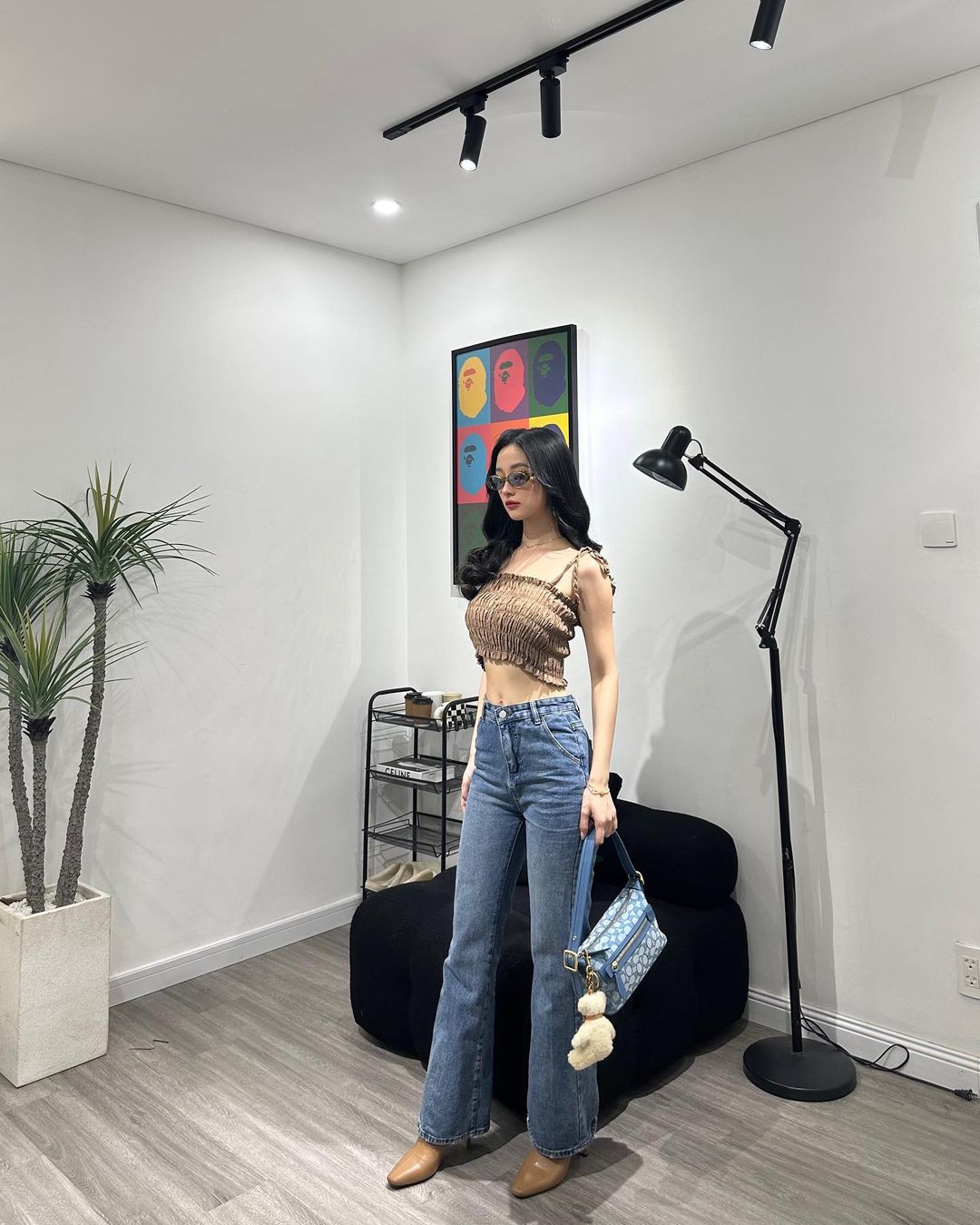 Áo croptop 2 dây mặc với quần gì? Quần jean