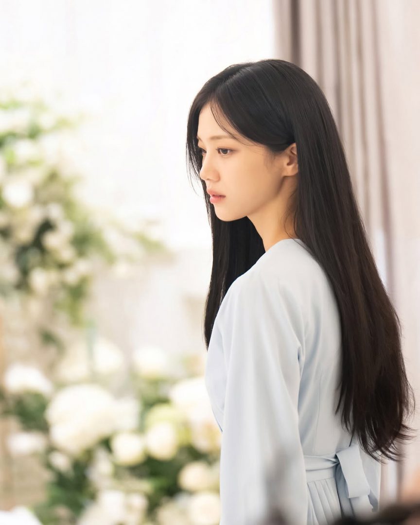 Hong Hwa Yeon đẹp trong veo khi đóng phim Buried Hearts Harper's Bazaar Việt Nam
