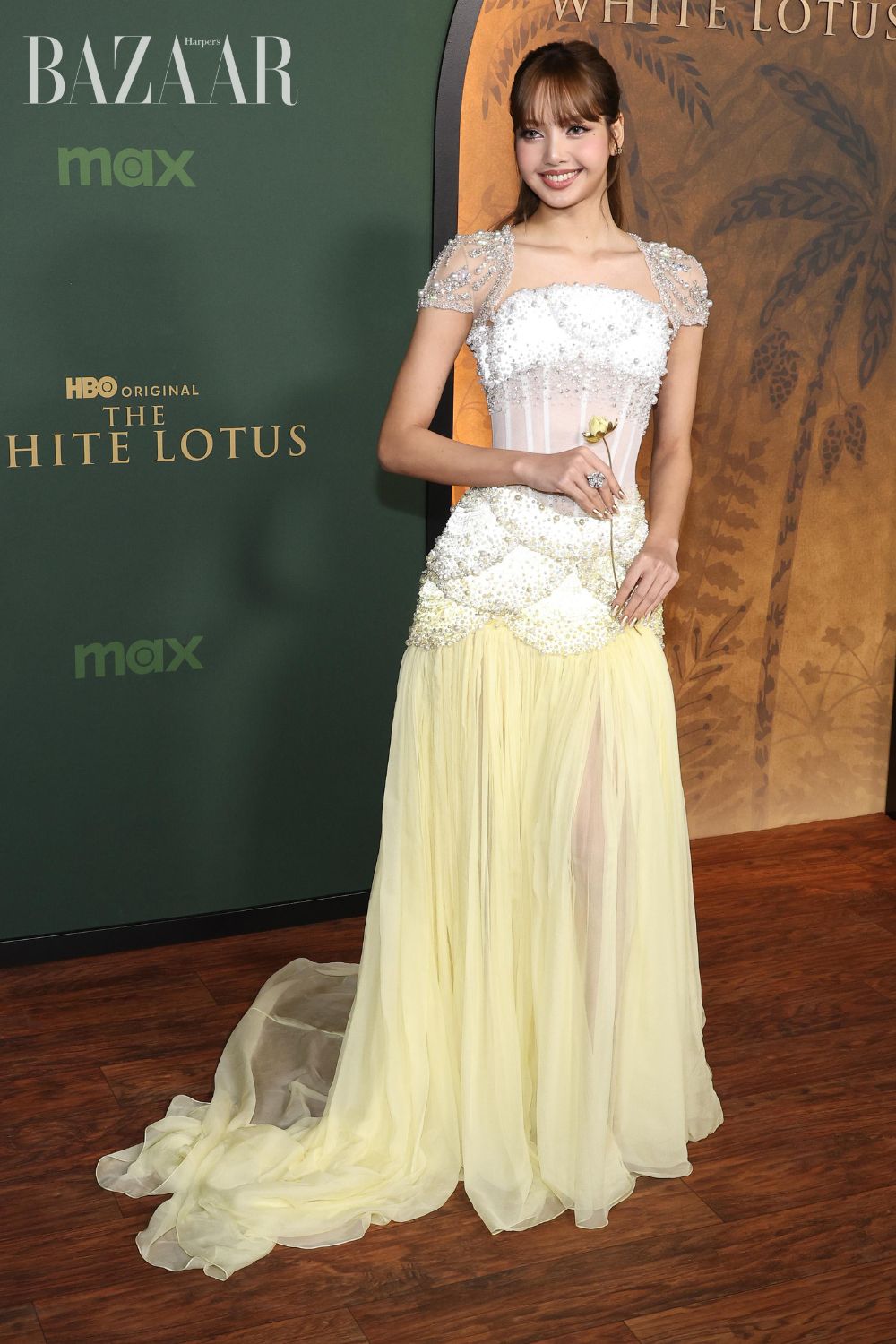 bzvn-lisa-the-white-lotus-tham-do (7)