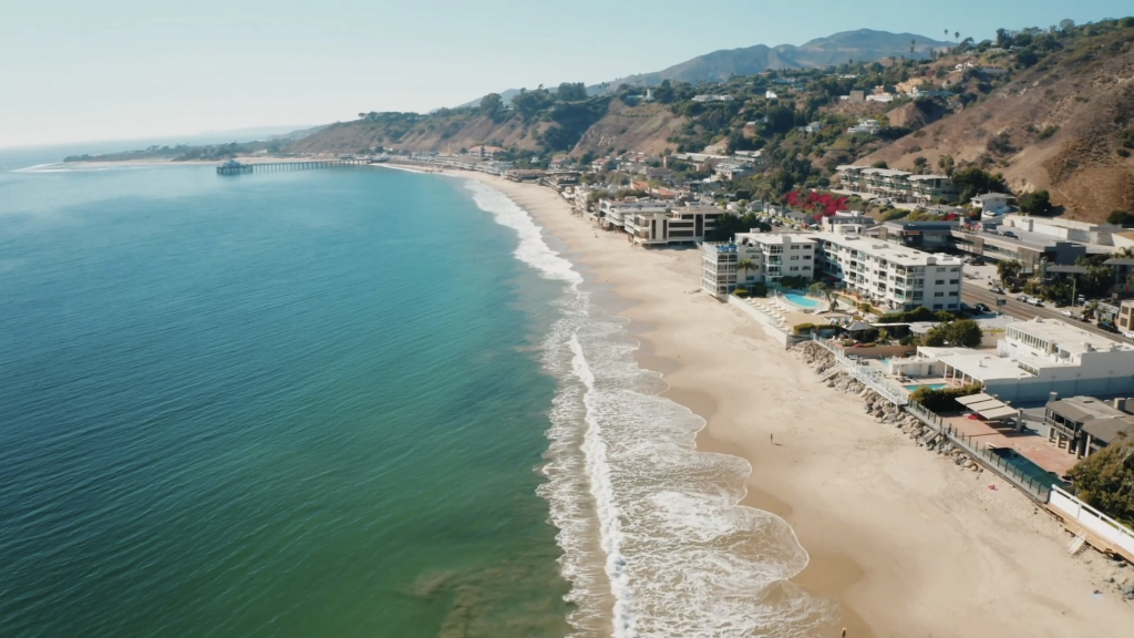 Bãi biển gần Los Angeles: Carbon beach “sang trọng” ở California