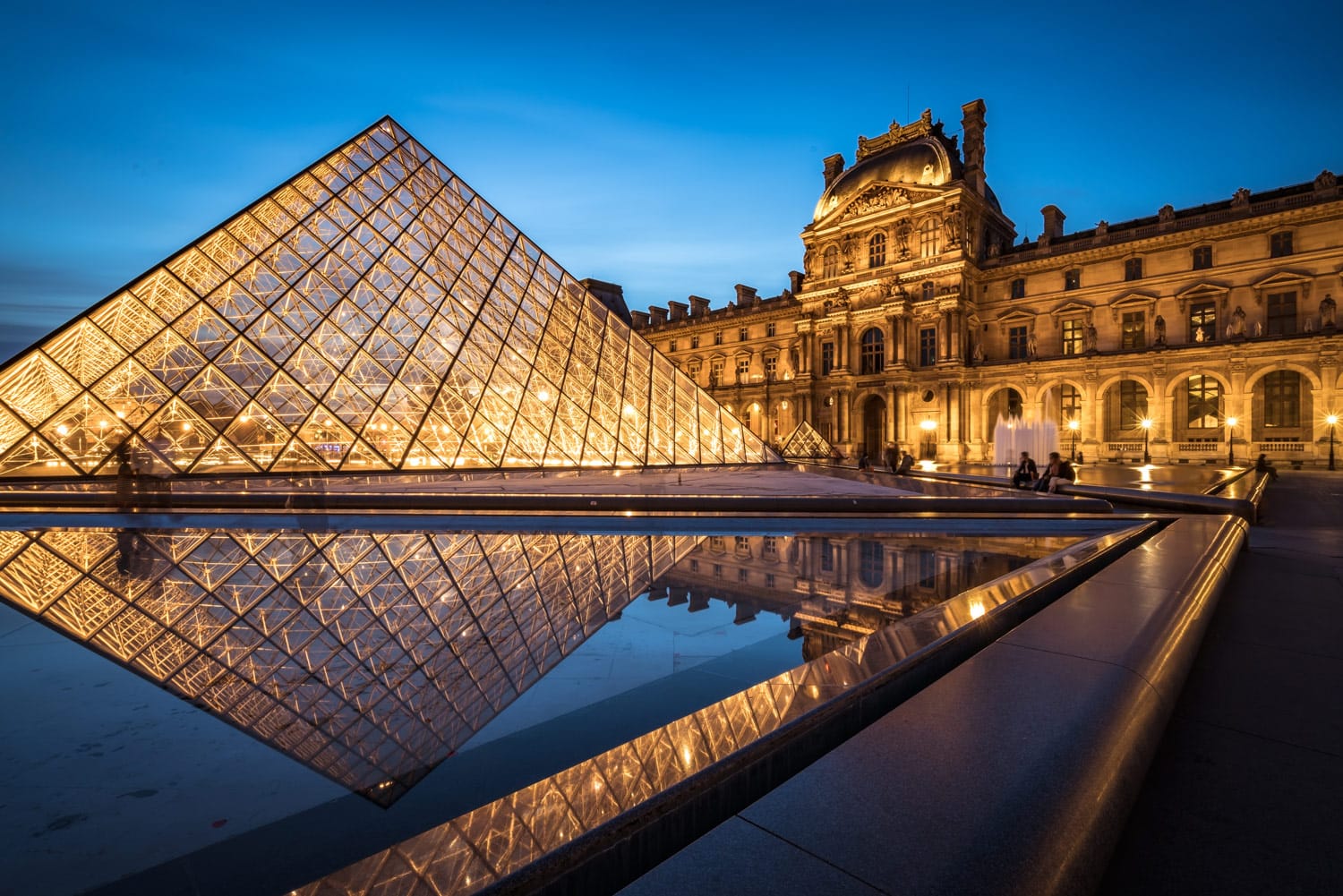 Những bảo tàng nổi tiếng nhất Paris: bảo tàng nghệ thuật Louvre Museum