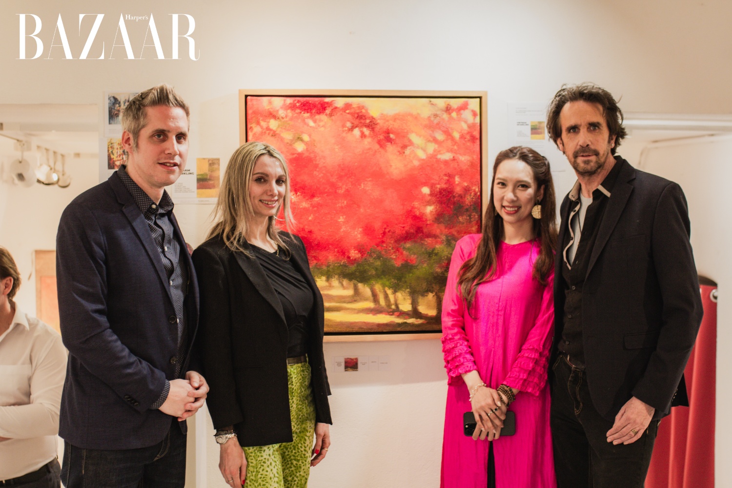 Họa sĩ Vương Linh tại triển lãm Lấp lánh Việt Nam đang diễn ra ở Áo.