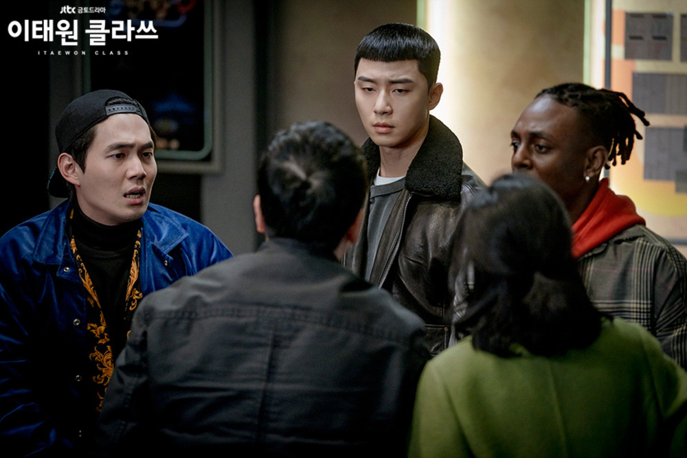 bzvn-bai-hoc-kinh-doanh-tu-tang-lop-itaewon (22)