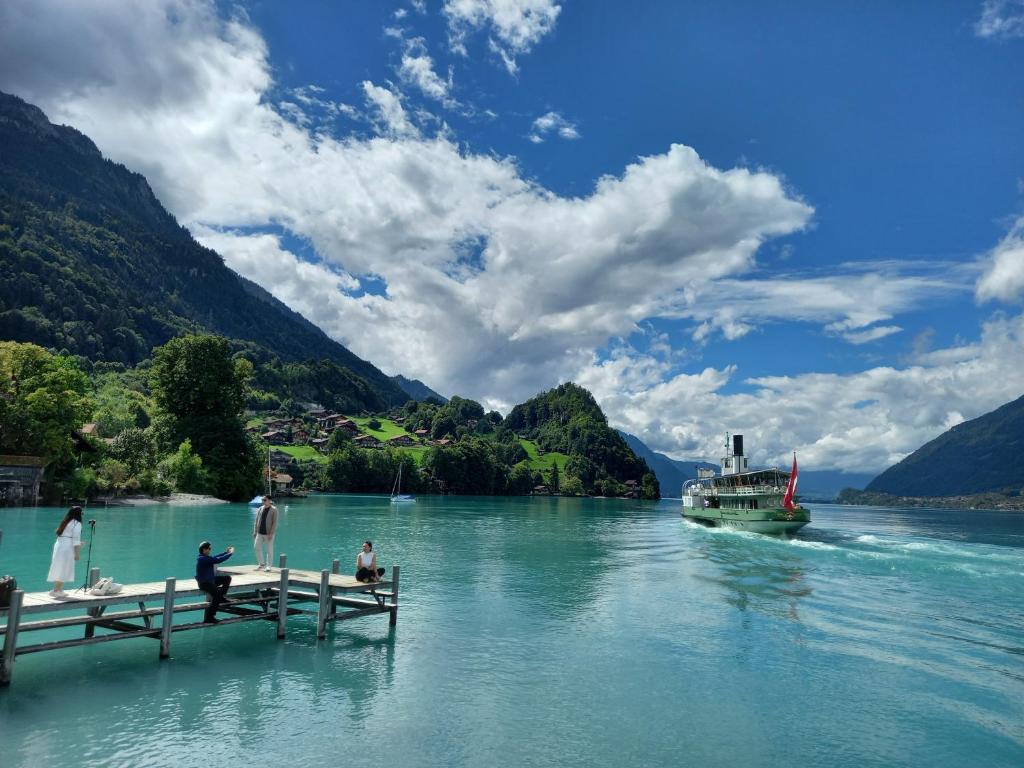 Hồ Brienz và làng Iseltwald