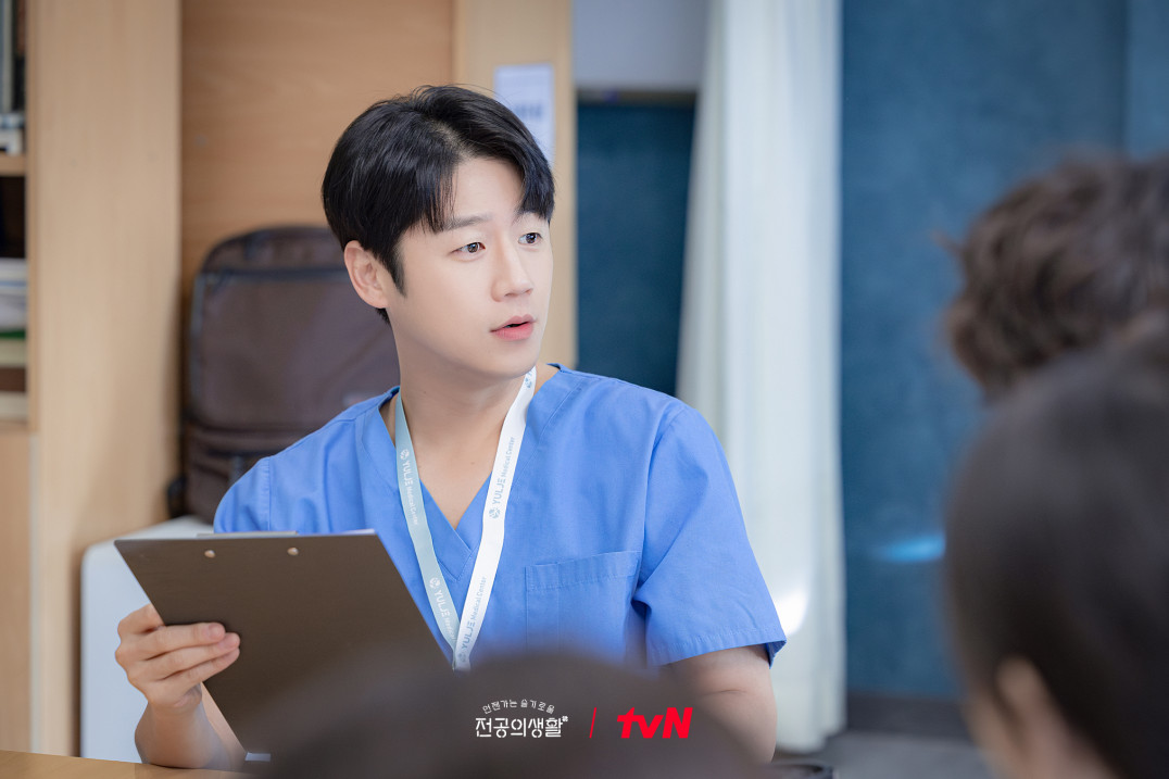 bzvn-jung-jun-won-chuyen-doi-bac-si-noi-tru-ku-do-won (29)