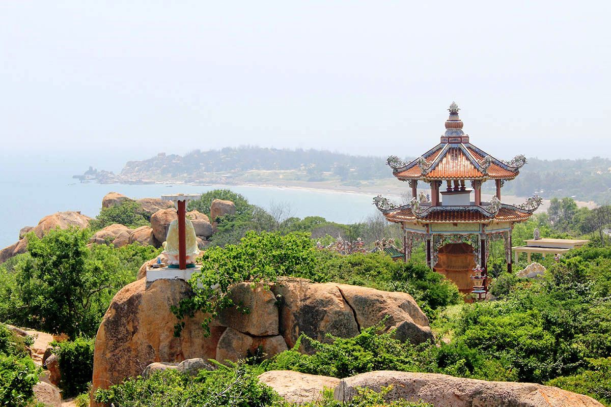Địa điểm du lịch Bình Thuận: Chùa Hang (Cổ Thạch Tự)