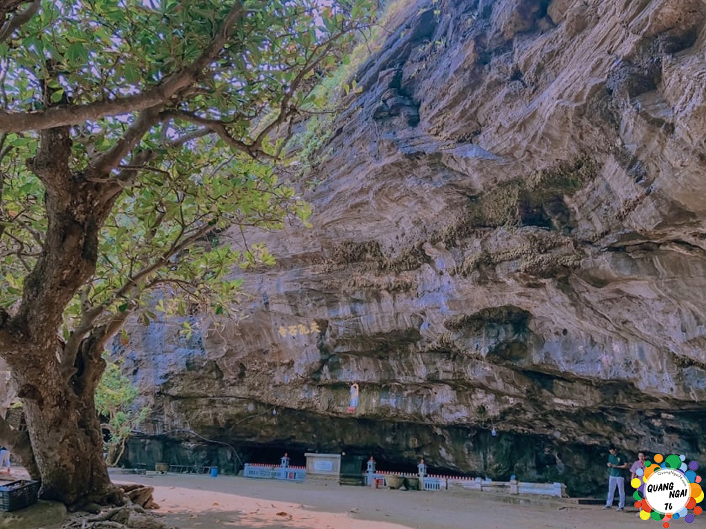 Chùa Hang