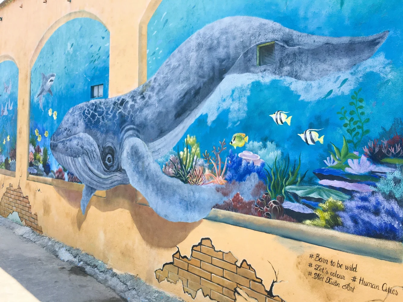 Làng bích họa đảo Bé