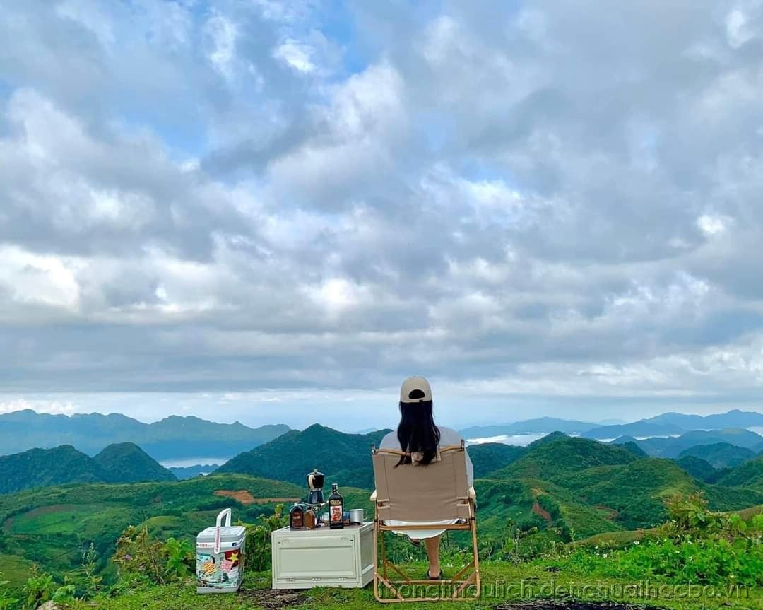 Du lịch Hòa Bình đến Lũng Vân săn mây