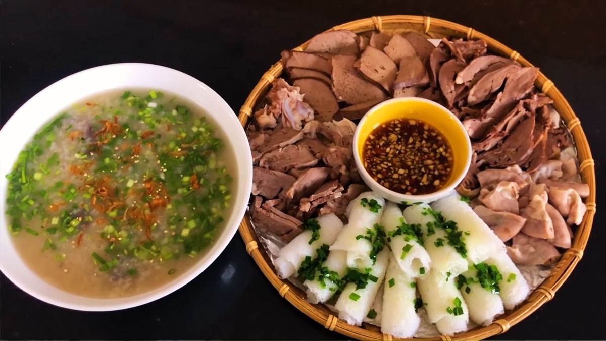 Du lịch Quy Nhơn Phú Yên ăn gì? Bánh hỏi cháo lòng
