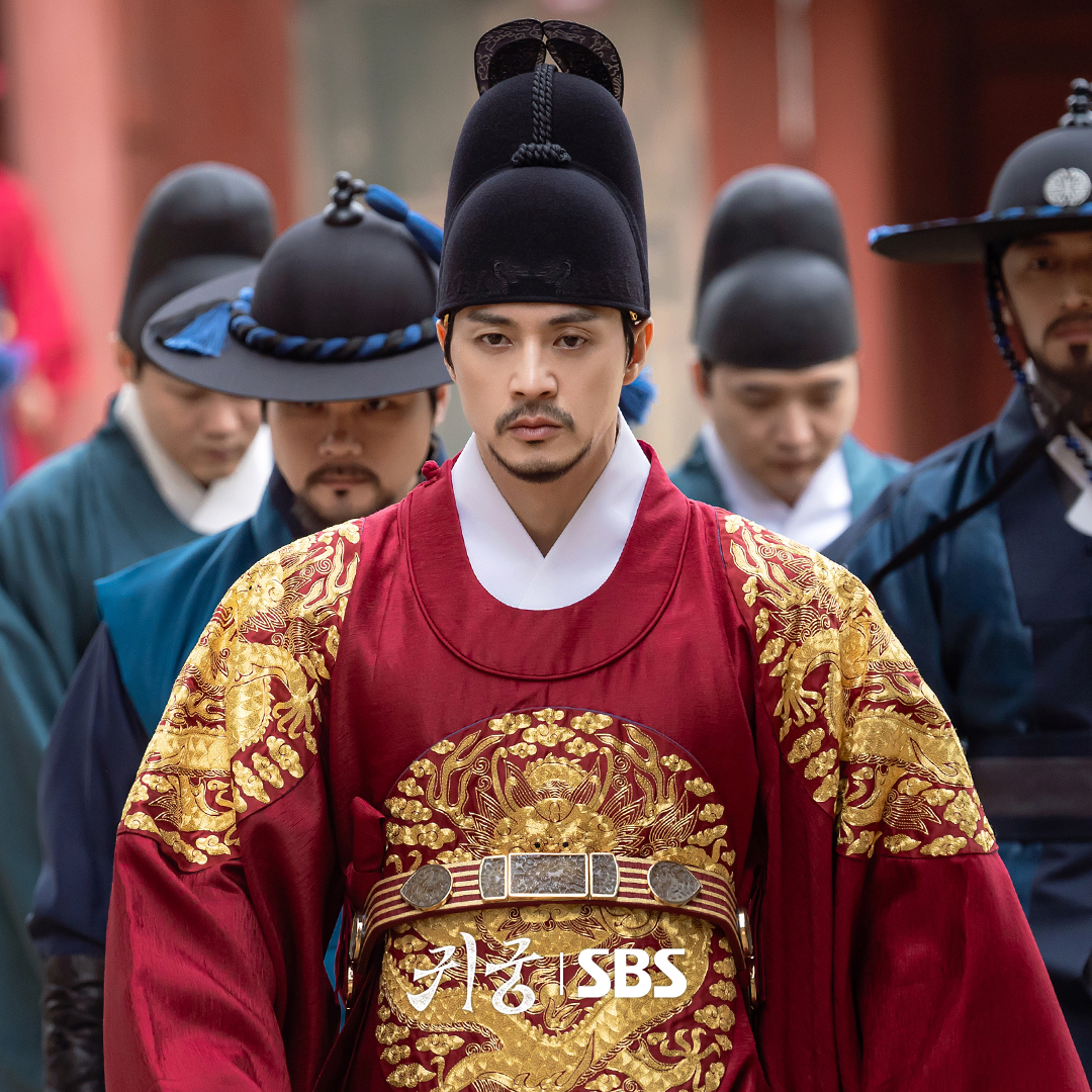 Kim Ji Hoon vai Lee Sung