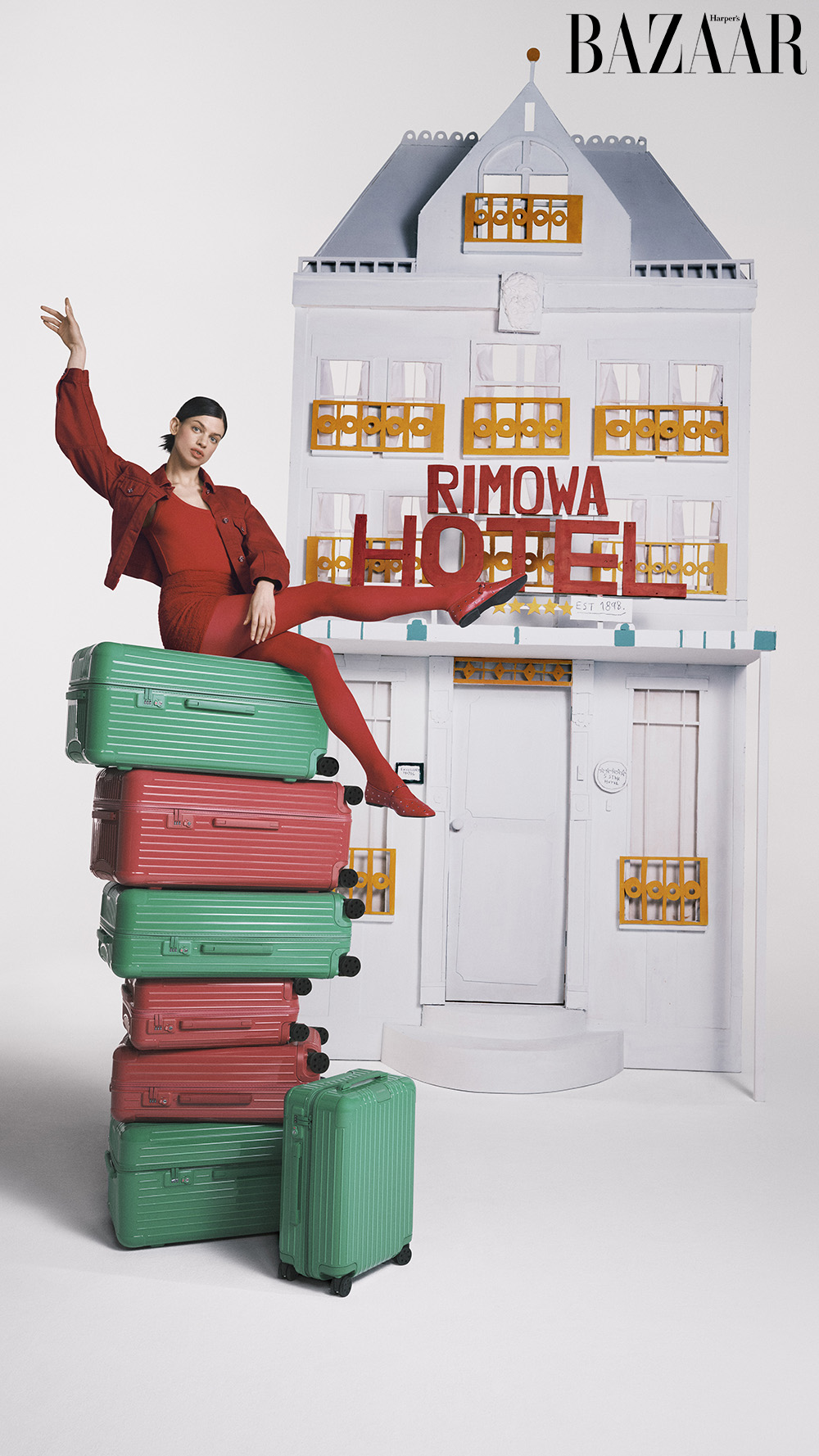 Vali RIMOWA màu mới hè 2025 nổi bật với Essential Verde & Granada