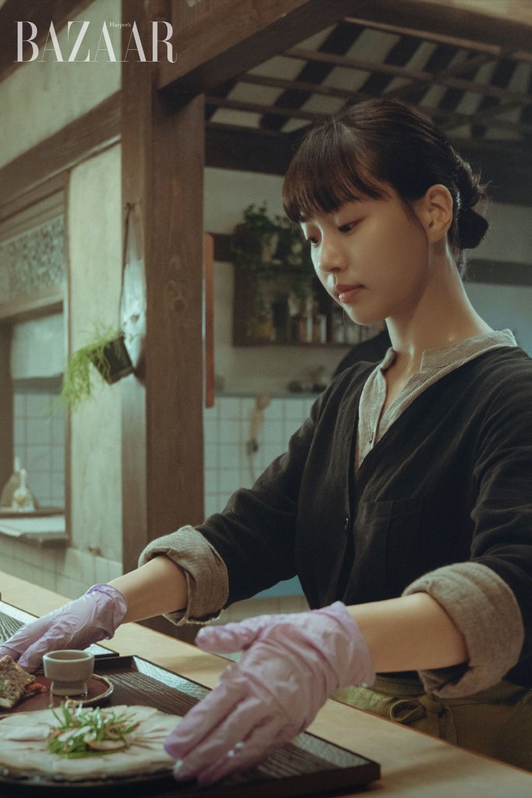 Và ở ngoài đời, Go Min Si cũng có những bản phối nhẹ nhàng, nữ tính và trẻ trung như nhân vật, rất đáng để hội tín đồ học hỏi. Ảnh: ENA