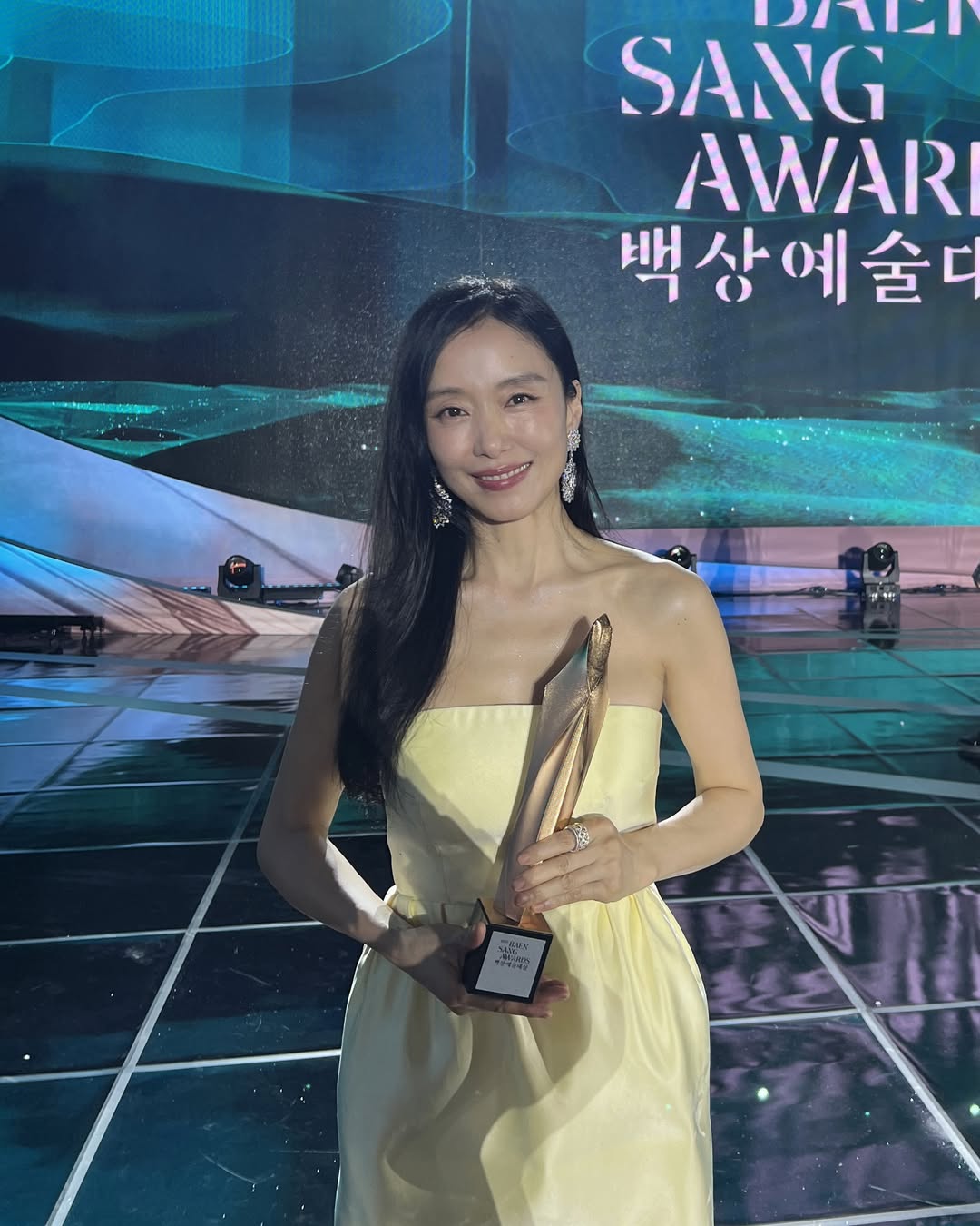 bzvn-tong-ket-giai-thuong-baeksang-2025-11