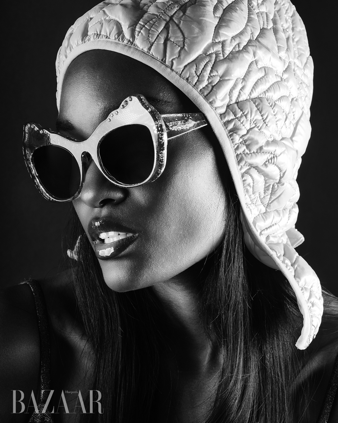 Đồ bơi, Sol Of Eos. Mũ, Believe By Tuula Rossi. Kính mát, Shaduction.