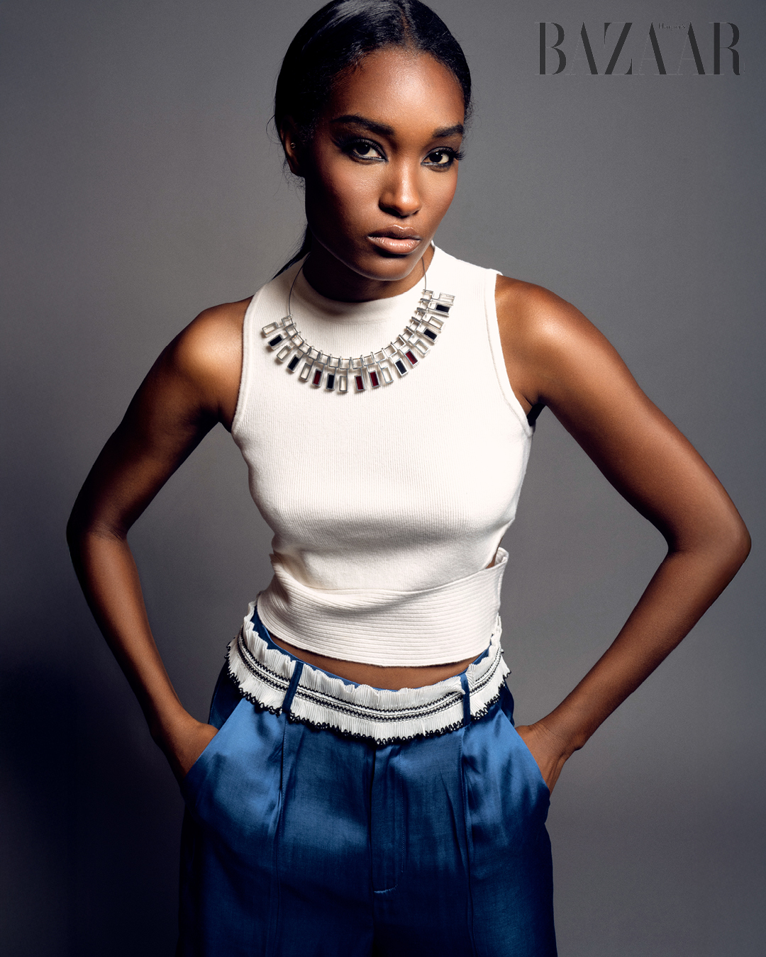 Áo, DCV Cashmere. Quần, Shinaraa. Vòng cổ, Re Bytonydrawbridge.