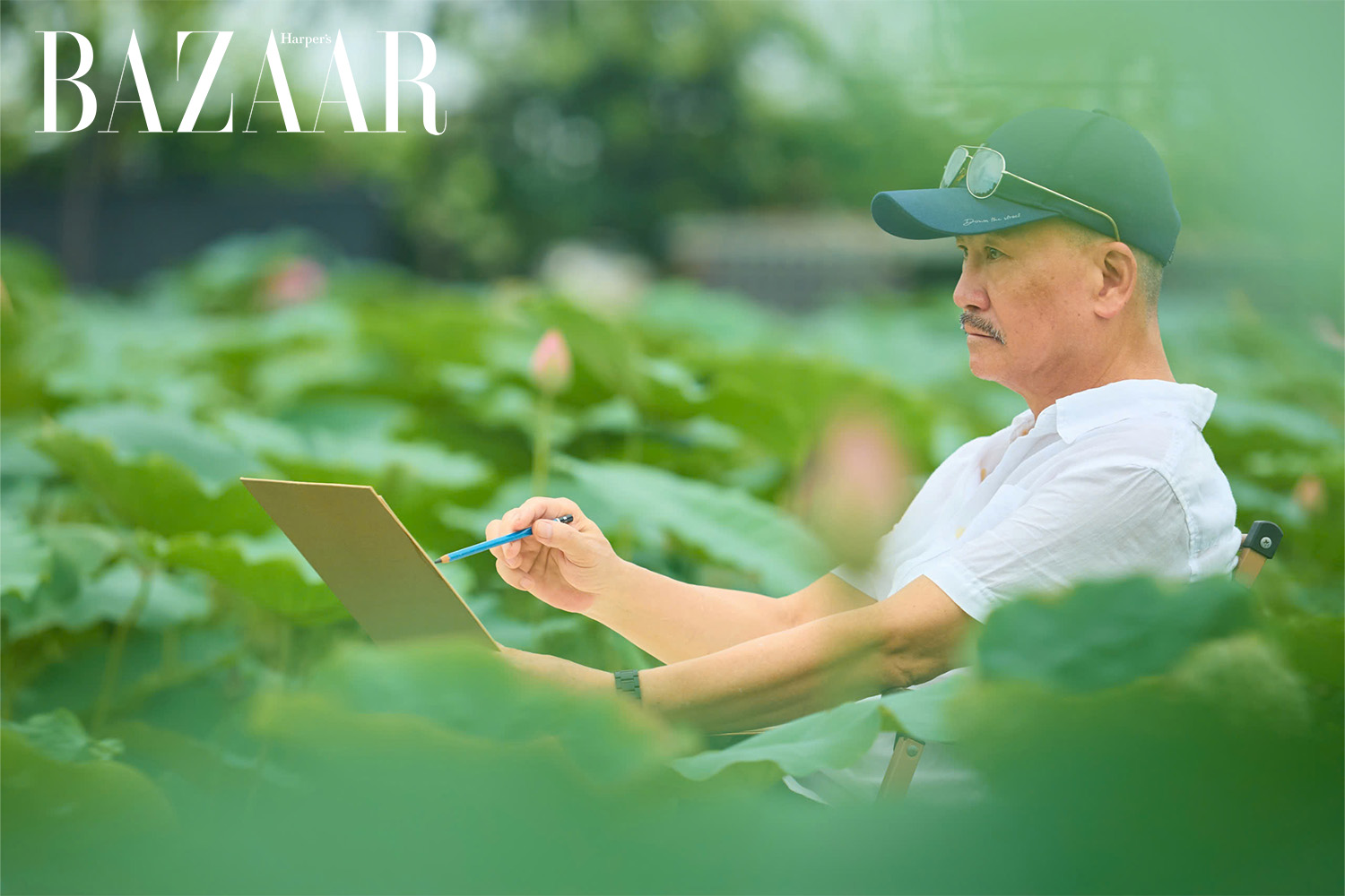 Họa sĩ Đào Thành Dzuy khắc họa vẻ đẹp của hoa sen trên giấy dó