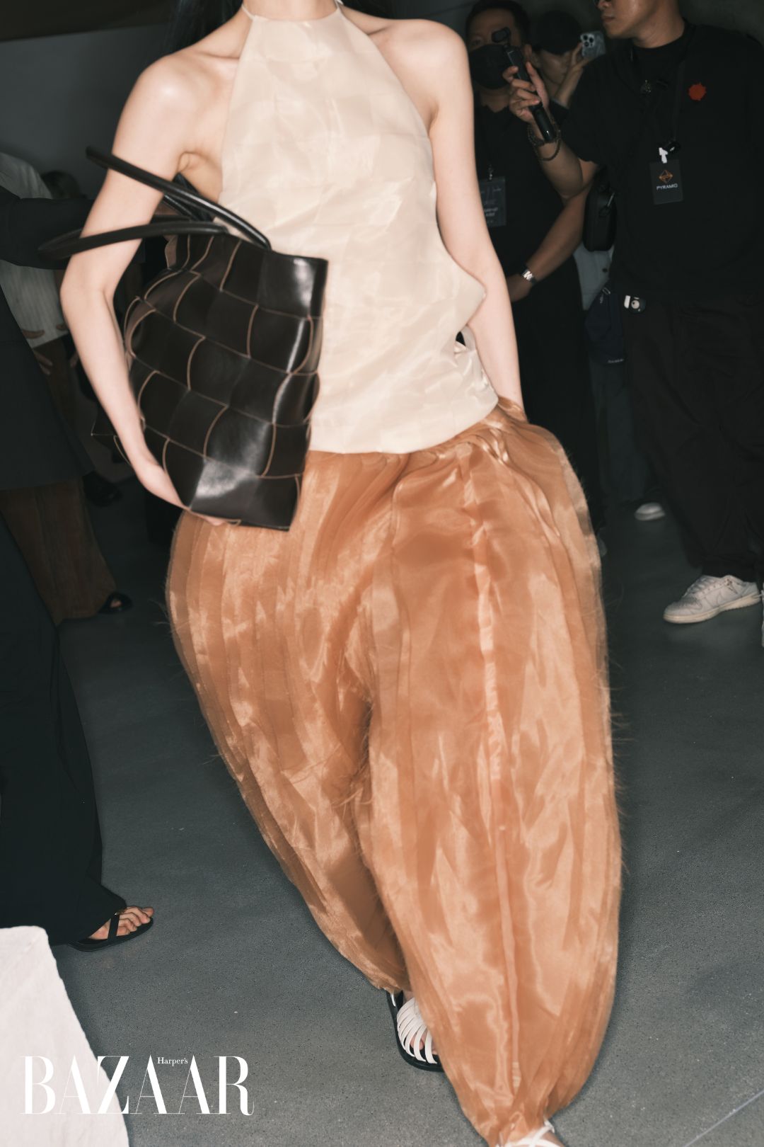 bzvn-orbit-rue-miche-runway-2025-show-tong-ket (19)