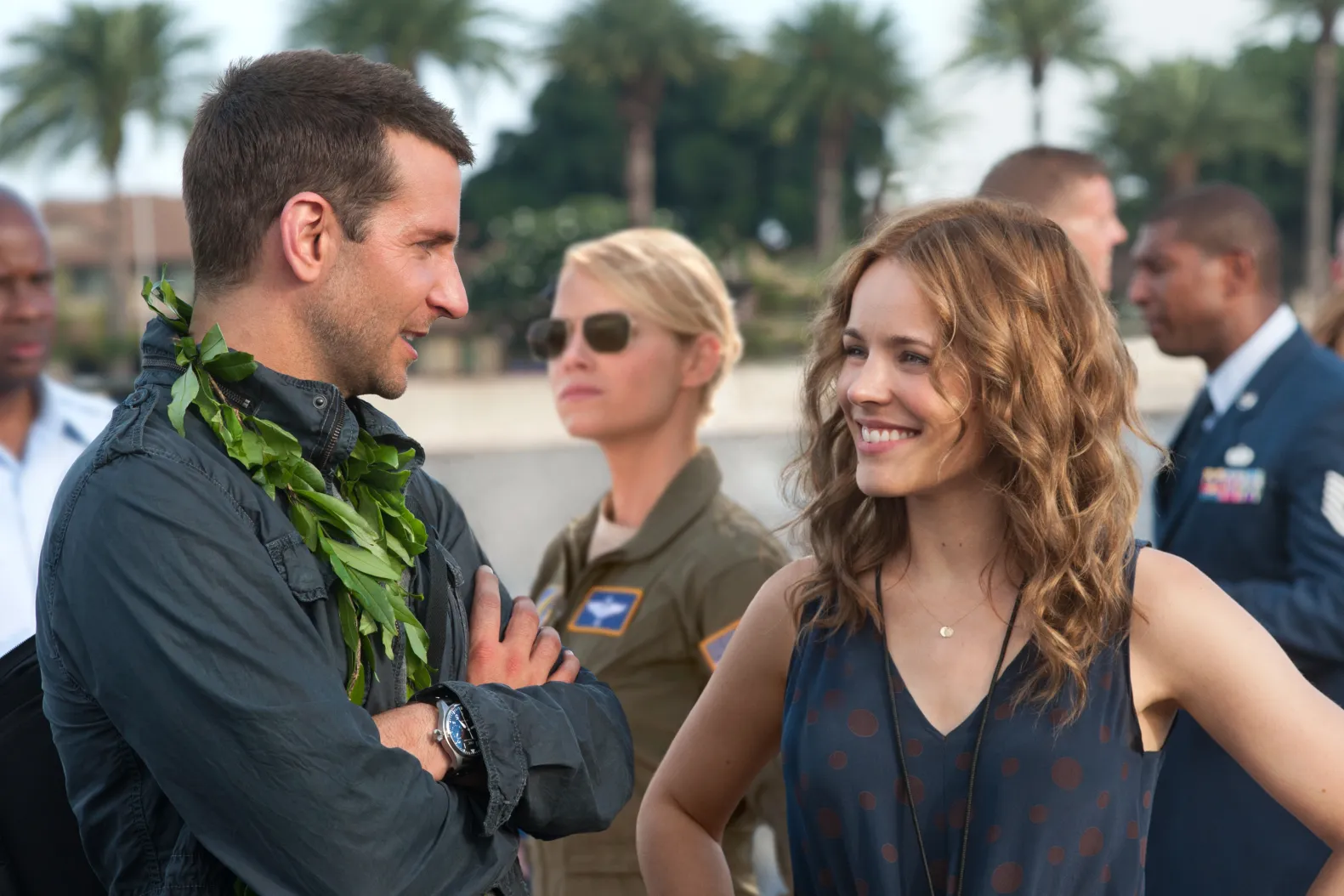 Rơi vào lưới tình – Aloha (2015)