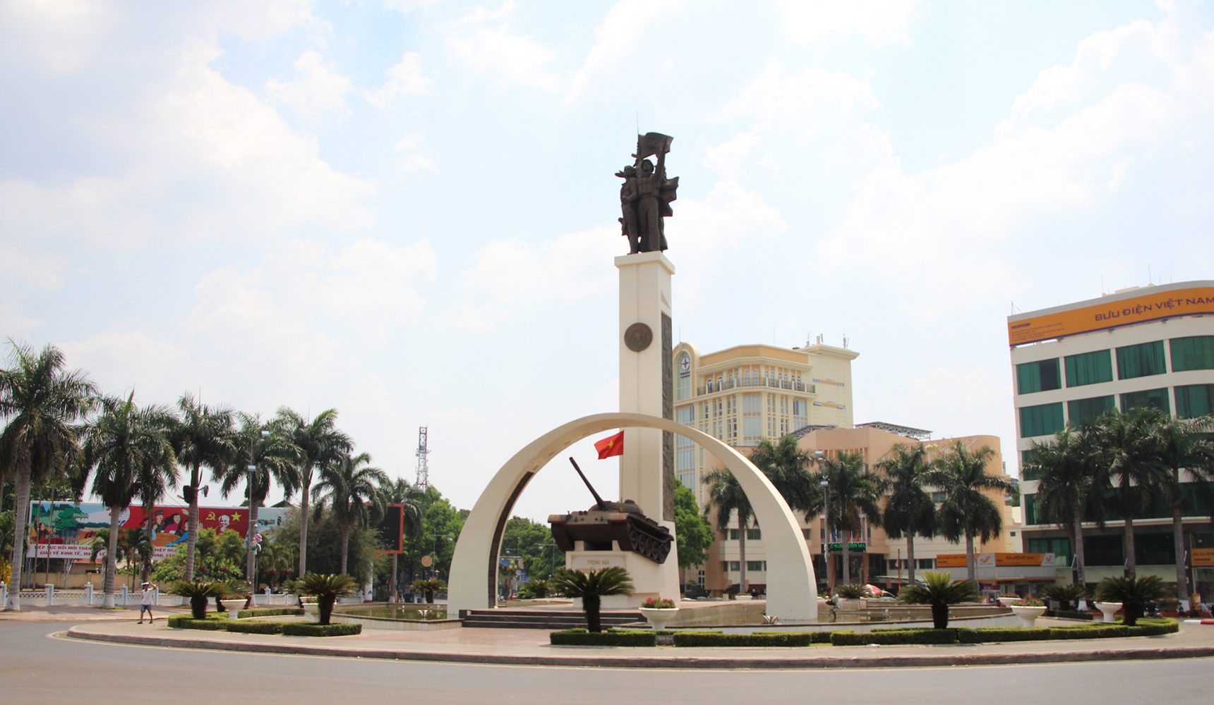 Tượng đài Chiến thắng Buôn Ma Thuột