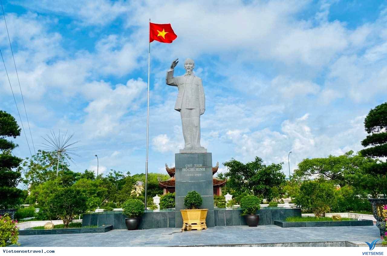 Khu tượng đài Bác Hồ