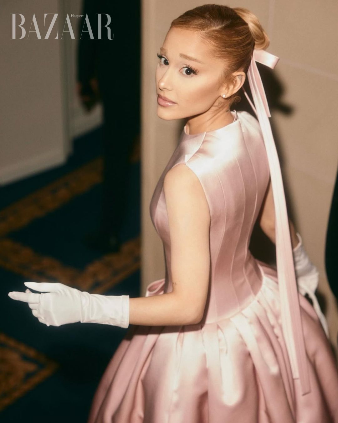 Ariana Grande chữa lành bản thân bằng âm nhạc và điện ảnh