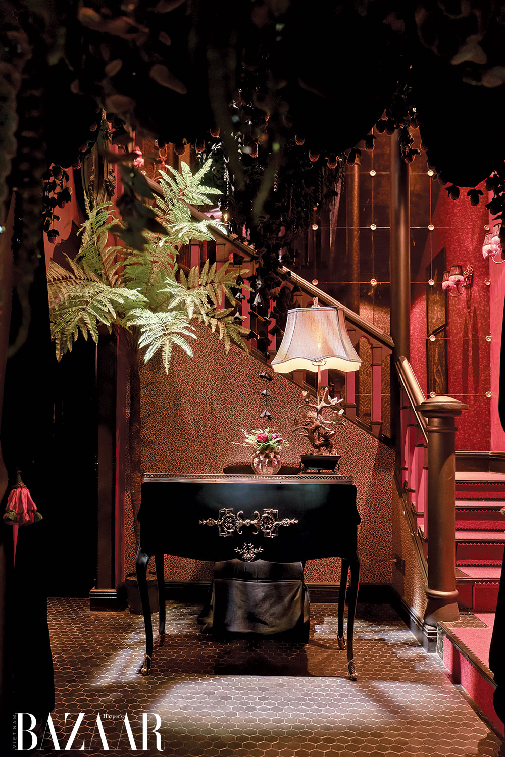 Nội thất phong cách Tân cổ điển ở Rose Villa Saigon.