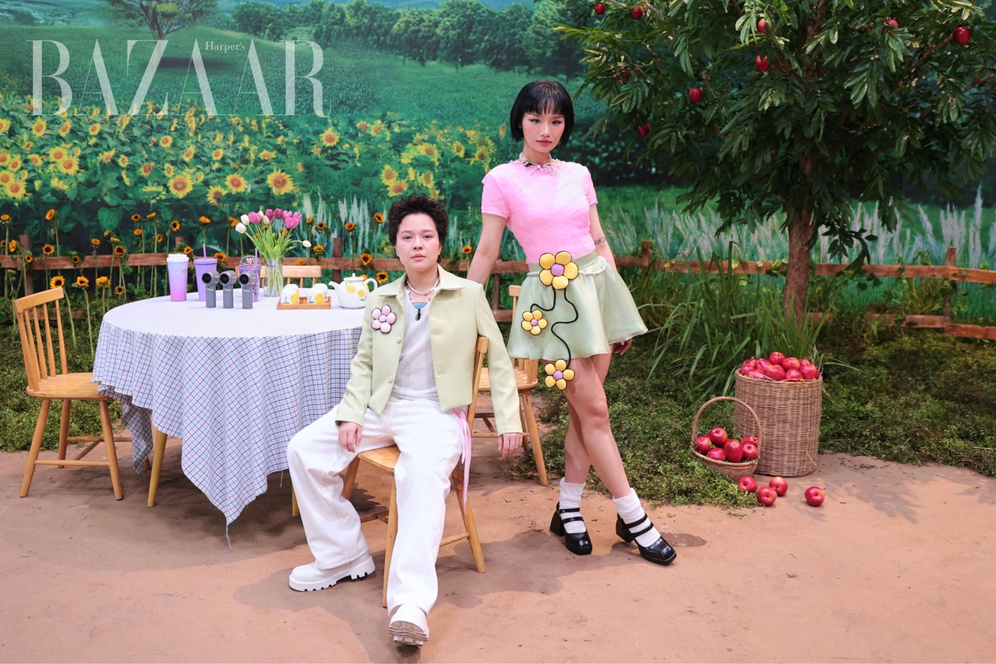 Em Xinh Tiên Tiên (bên trái) và Em Xinh Miu Lê hai gương mặt tạo nên chất riêng ở Live Stage 2.