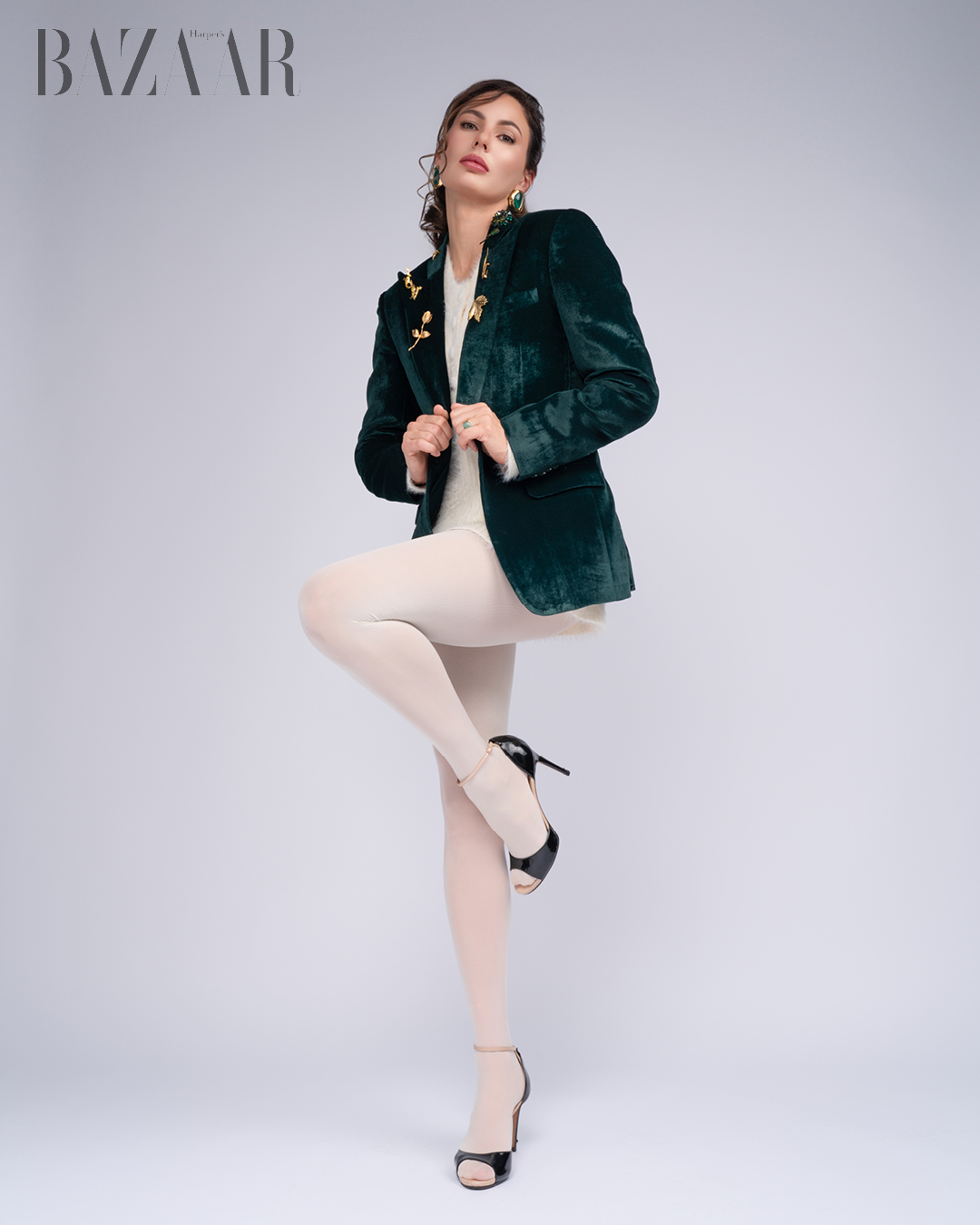 Anastasiia Vdovychenko giới thiệu bộ sưu tập Velvet Reign của Karmic Couture 4