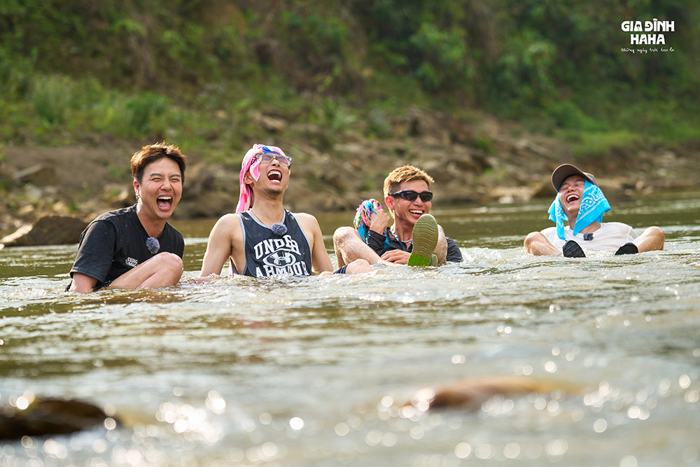 Gia đình Haha tập 4: Hành động đầy ý nghĩa của dàn cast khi khép lại hành trình tại Bản Liền