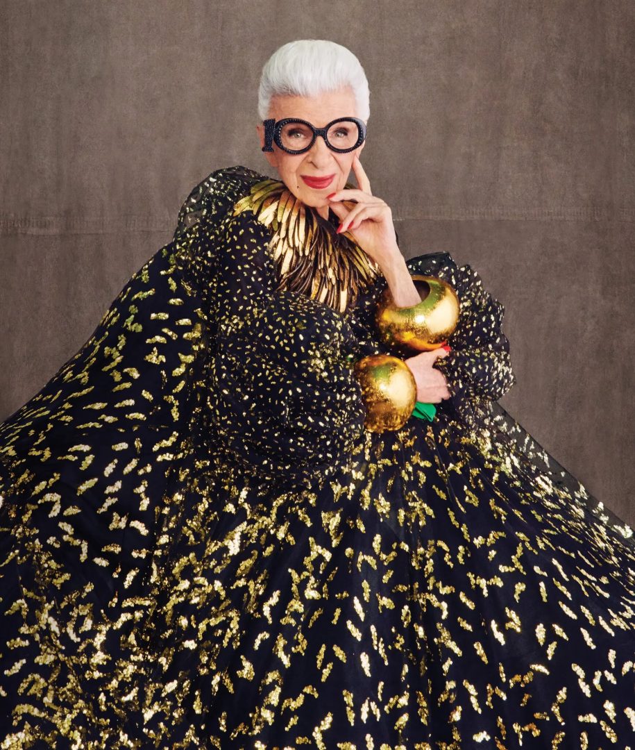 Iris Apfel, một tượng đài của thời trang tối đa. 