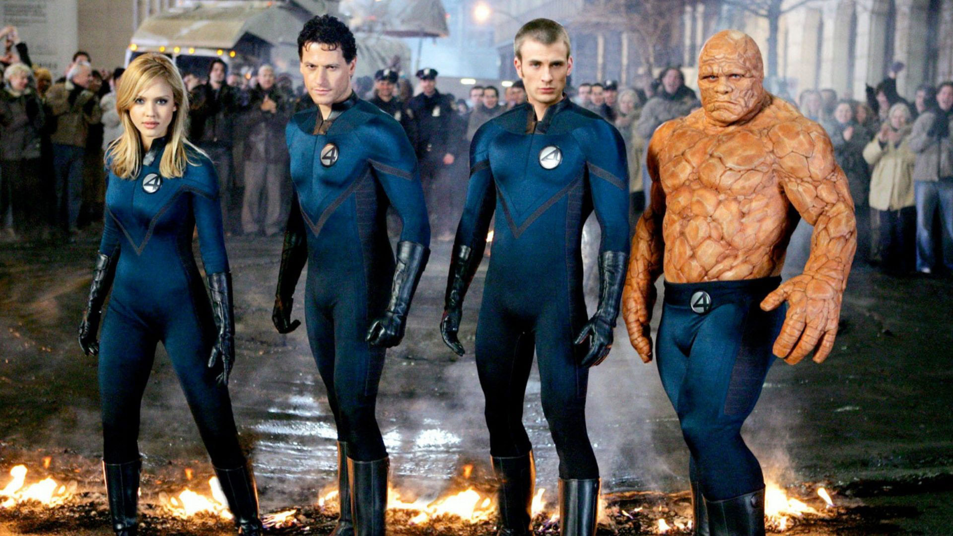 Chris Evans từng đóng Johnny Storm trong phim Bộ Tứ Siêu Đẳng trước khi đến với vai diễn Captain America