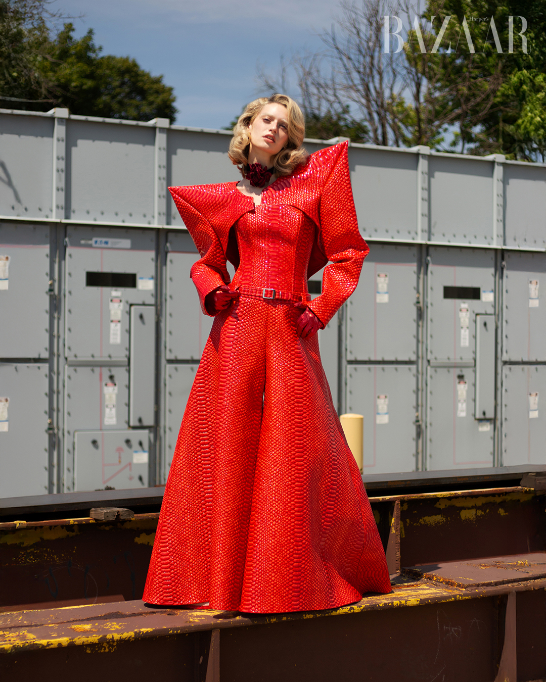 Sự đối lập – Con người và thép. Ảnh: Ryan Barhaug 2