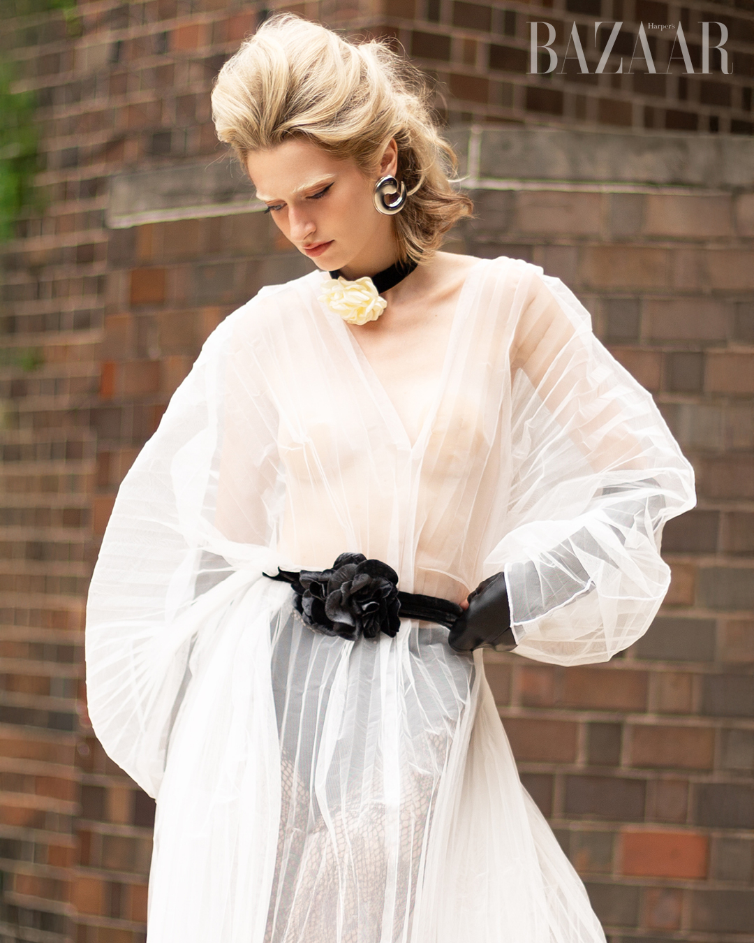 Sự đối lập – Con người và thép. Ảnh: Ryan Barhaug 5