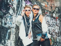 Olga Pokotilova & Gadzhieva Svetlana trong trang phục của Catarina Nova. Ảnh: Aleksandr Shvedov.