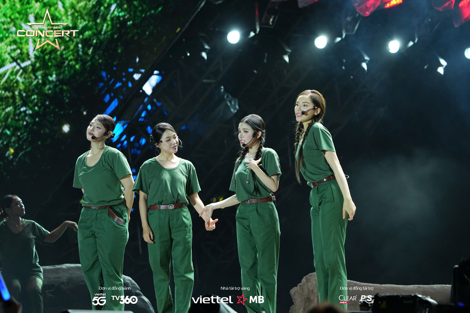 Trang Pháp, Hương Giang, Hòa Minzy cháy hết mình tại Sao Nhập Ngũ Concert 2025